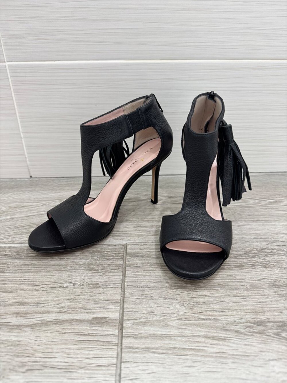 New KATE SPADE Inga Black Pebbled Leather Pumps with Tassels sz 5.5